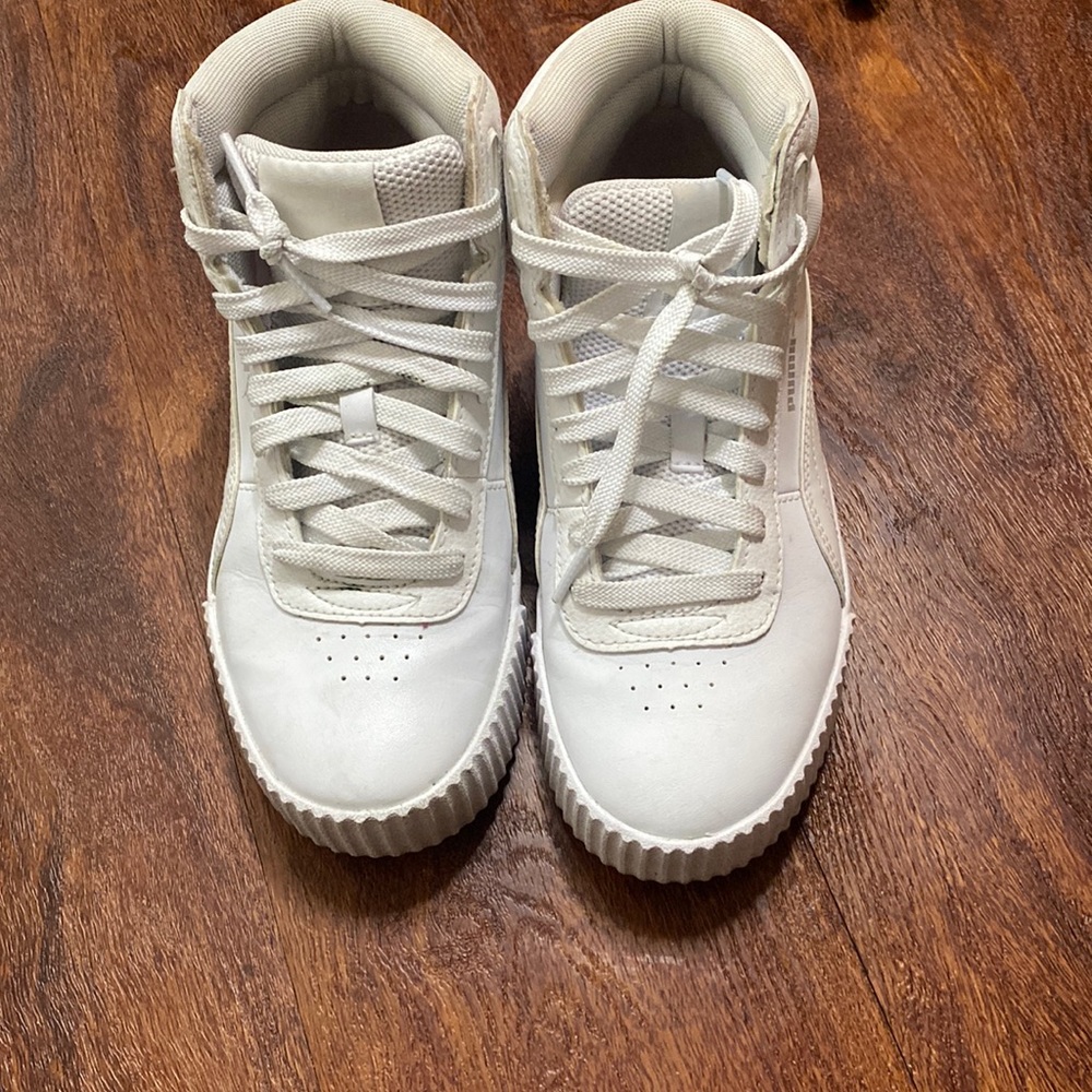 Puma carina high top women’s 6.5 store display tires on